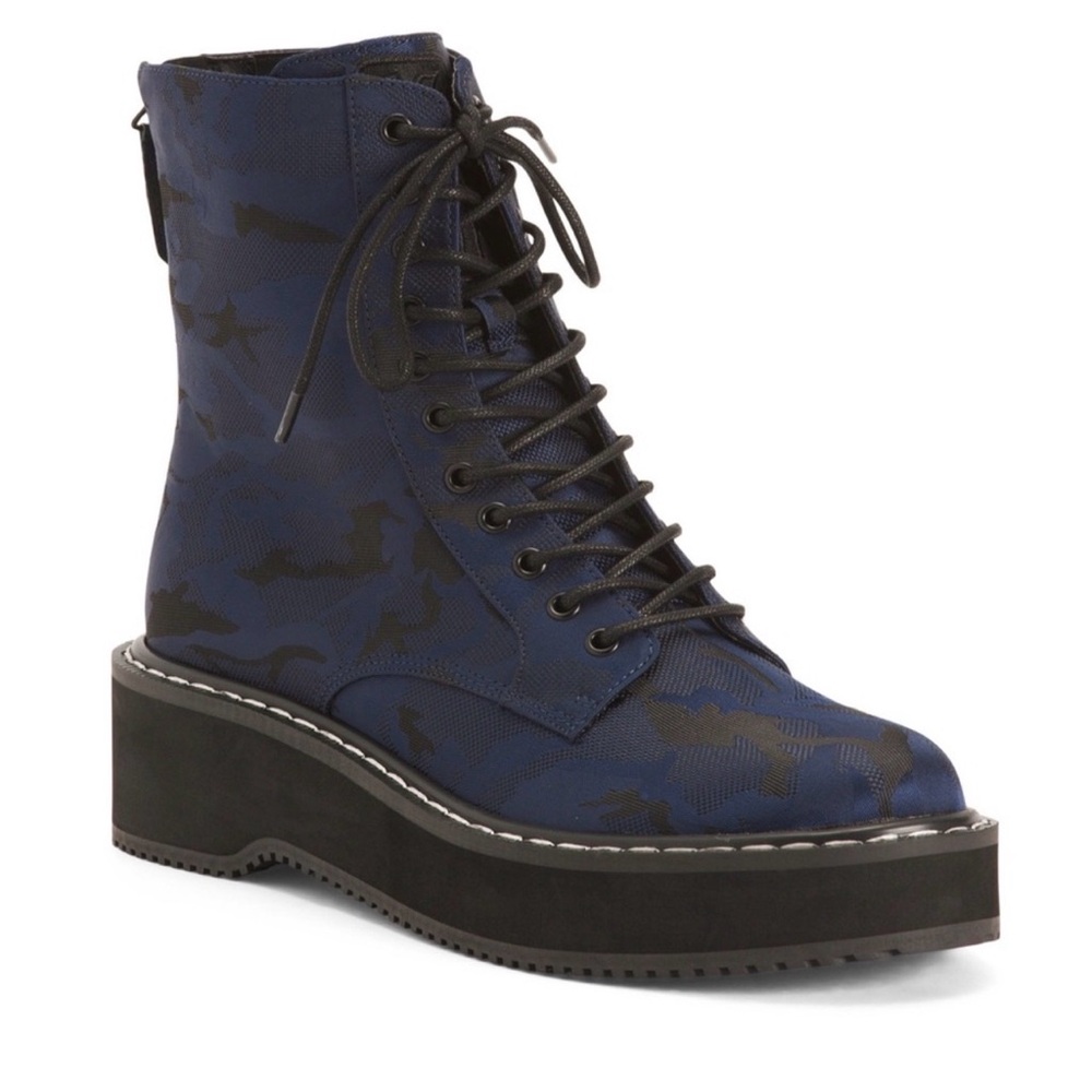 Kendall & Kylie Navy Camo Hunting Combat Boot Size 6
New in box